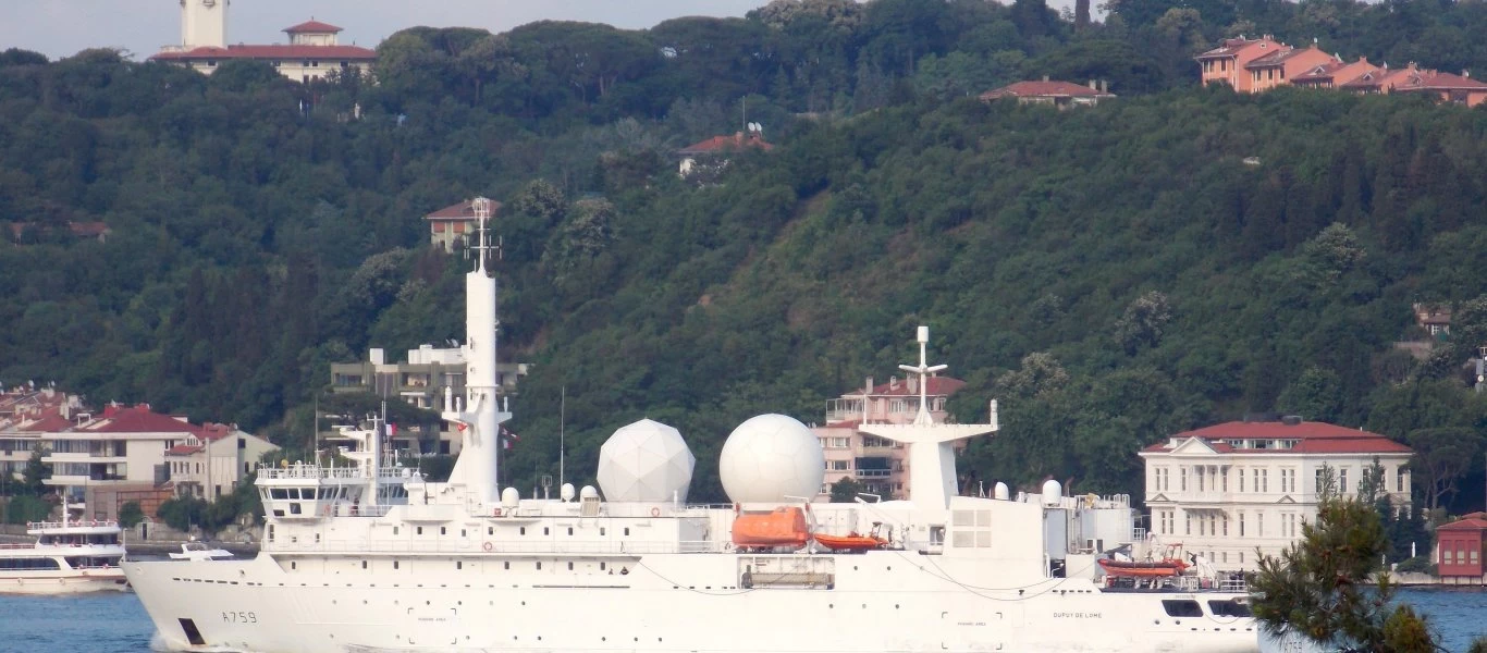 «Dupuy De Lome»: Το γαλλικό πολεμικό πλοίο πέρασε από τον Ελλήσποντο και πλέει στο Αιγαίο